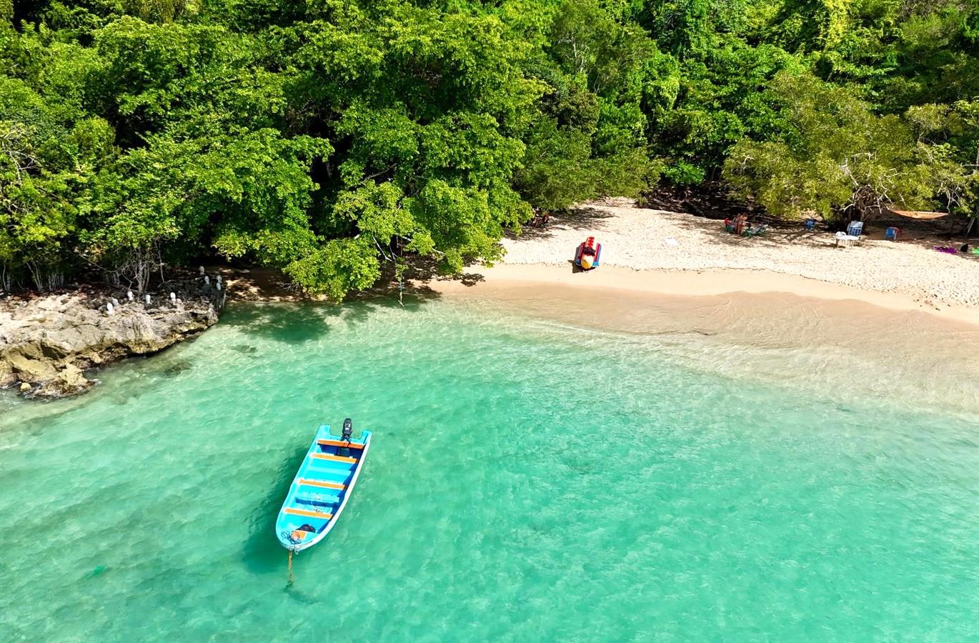 Boat trip tovisit beach in dominican republic