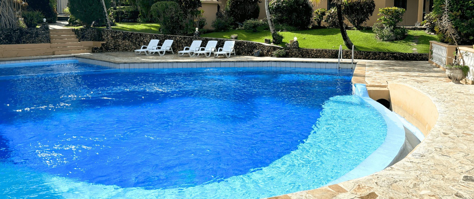 Villa con piscina fin de semana cabrera 1